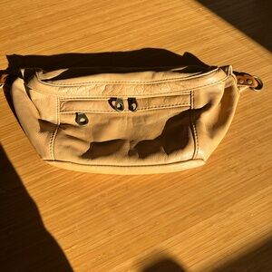 Parker Thatch butterscotch Sling bag